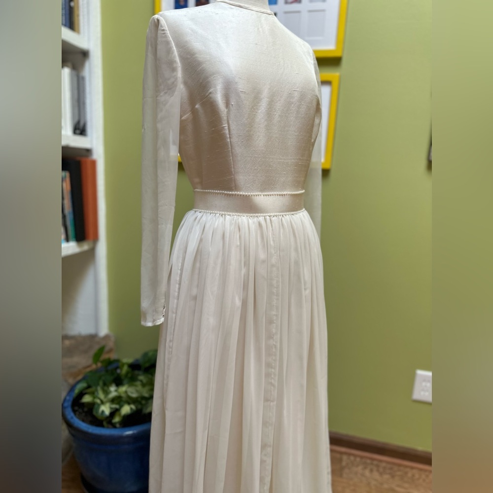 Vintage Cream Wedding Dress with Detachable Skirt and Veil with Bow